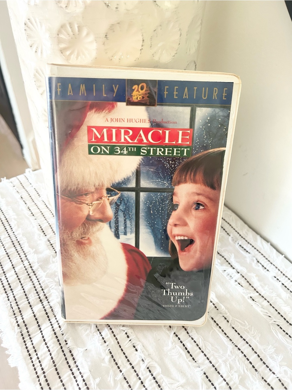 Miracle on 34th Street Family Feature White Clamshell VHS Vintage Holiday